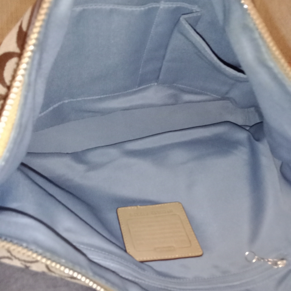 Coach - Picture 2 of 7